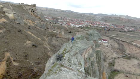 profitez de la vue fpv des rochers de la cappadoce, de la turquie