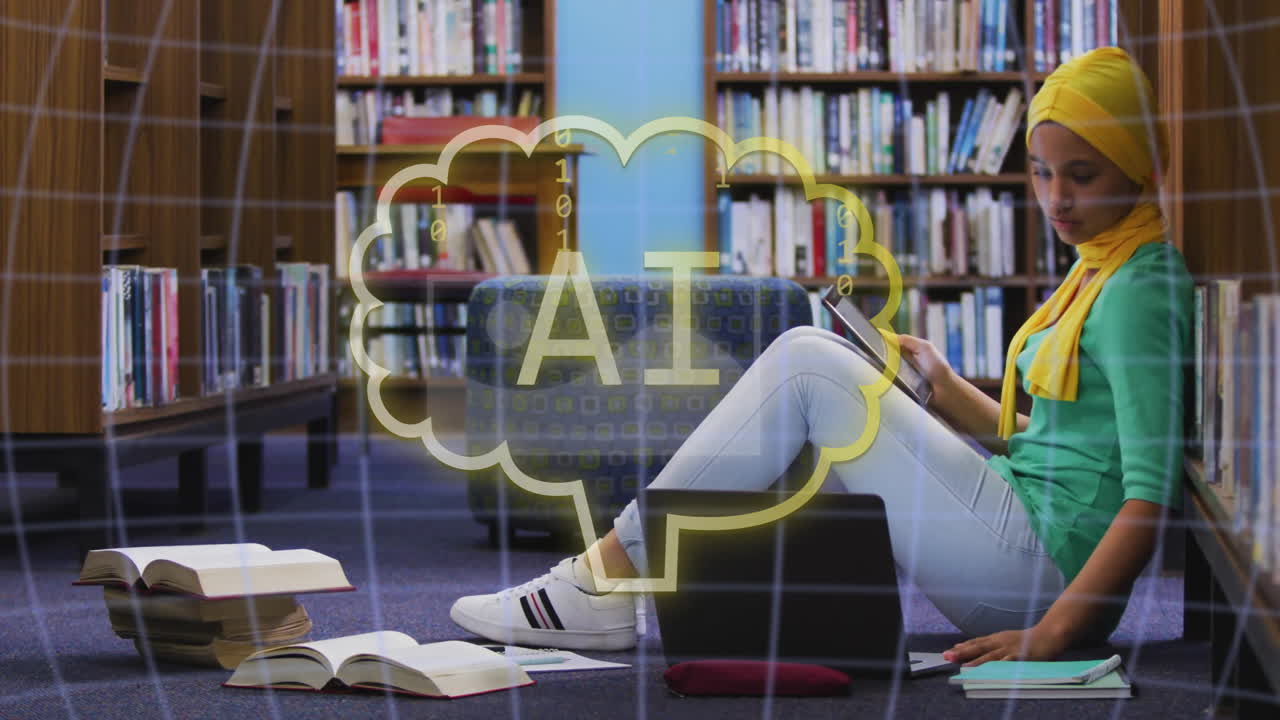 animación de un texto y datos sobre una estudiante biracial en hijab con una computadora portátil