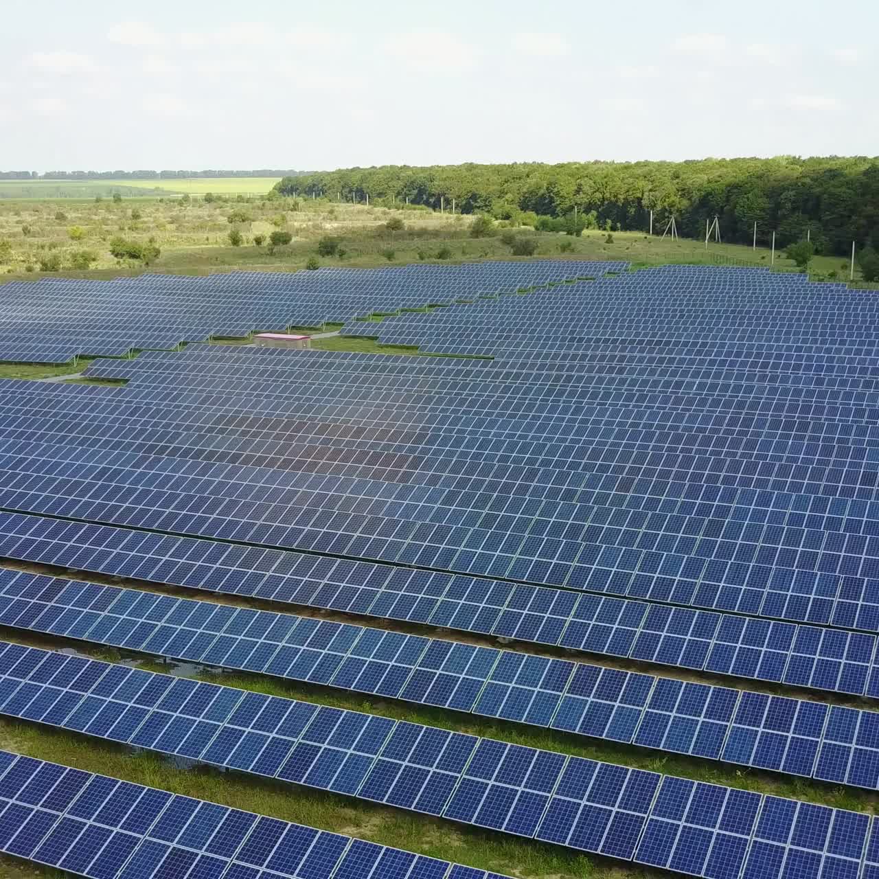 солнечная батарея на луге