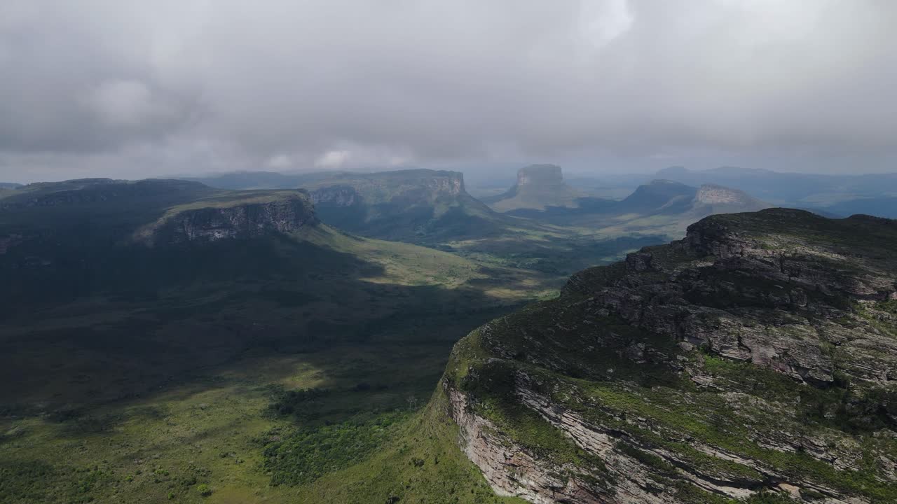 fantástica vista aérea del paisaje del cañón desde arriba