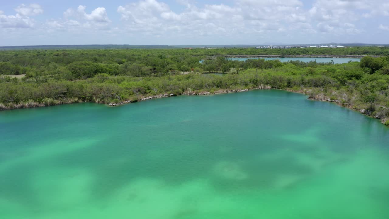 캡 카나에서 푸른 호수의 공중 선회