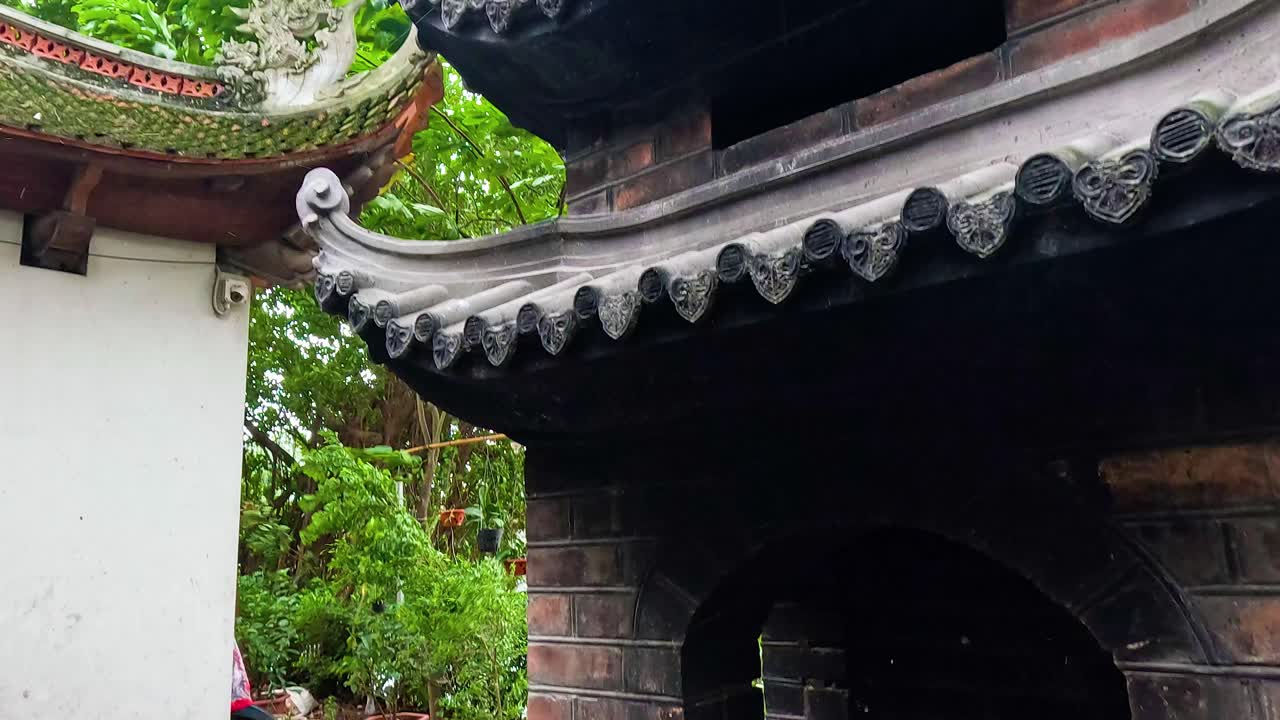 성전 의 전통적 인 디자인 의 상세 한 모습