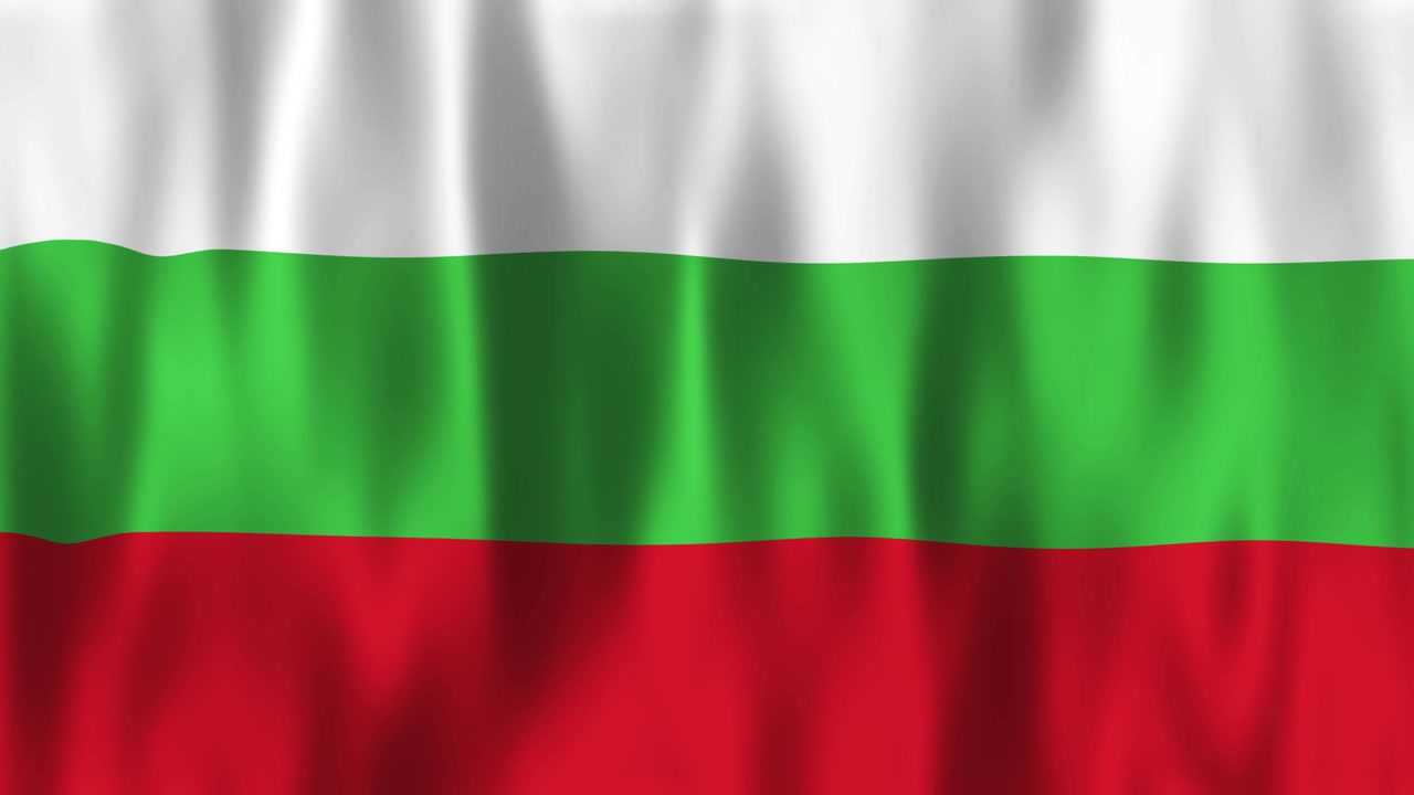 Die bulgarische Flagge schwingt im Wind