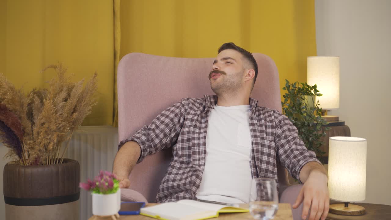 el hombre que huele bien es feliz.