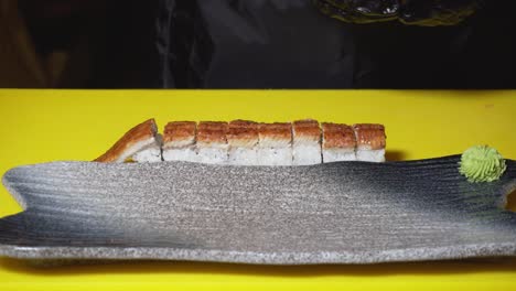 preparing unagi sushi