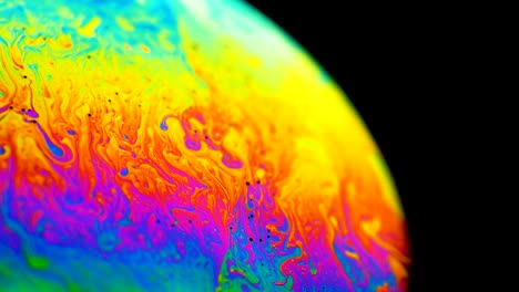 la burbuja de jabón crea una paleta de arco iris colorida y psicodélica con remolinos y olas