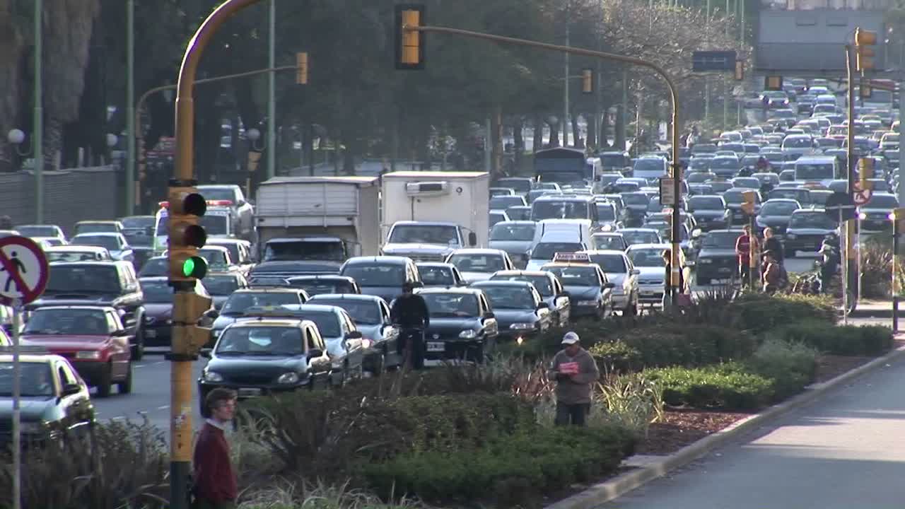 출퇴근 시간의 시내 거리