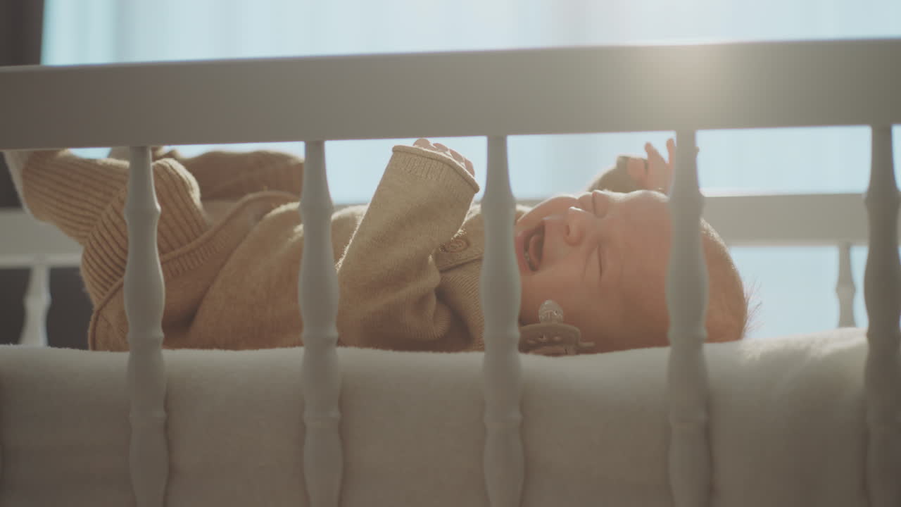 Neonato in culla