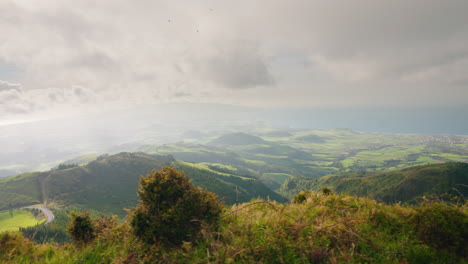 Malerische-Landschaft-Mit-Hoher-Aussicht-Zur-Goldenen-Stunde-Auf-Der-Insel-Sao-Miguel,-Auf-Den-Azoren---Portugal