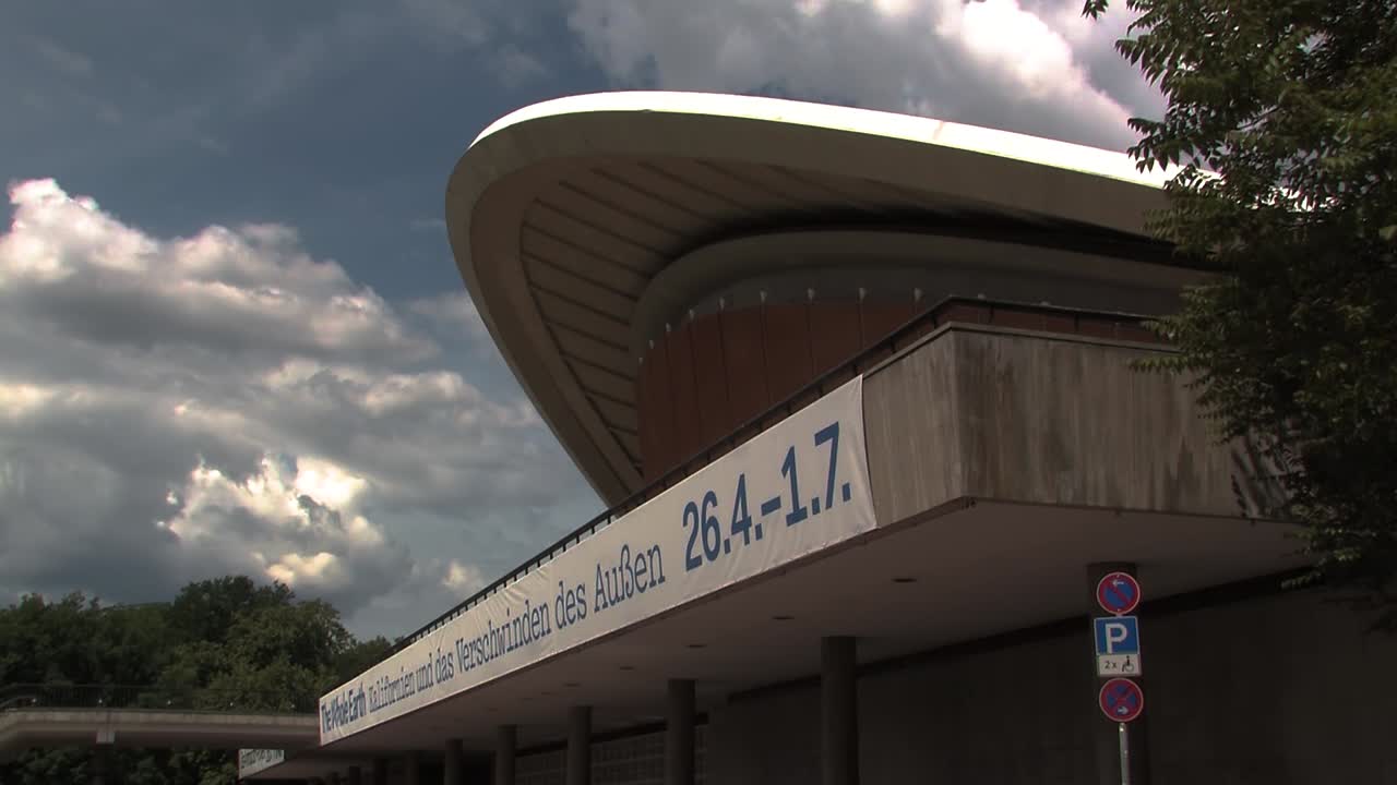 콩그레스 홀 임신한 굴-1