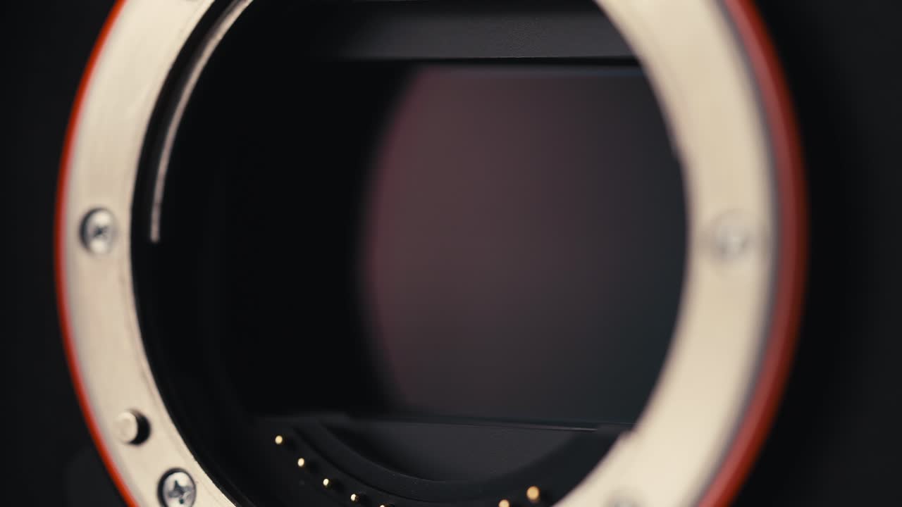 disparo macro de un obturador de una cámara que se cierra con un sensor expuesto