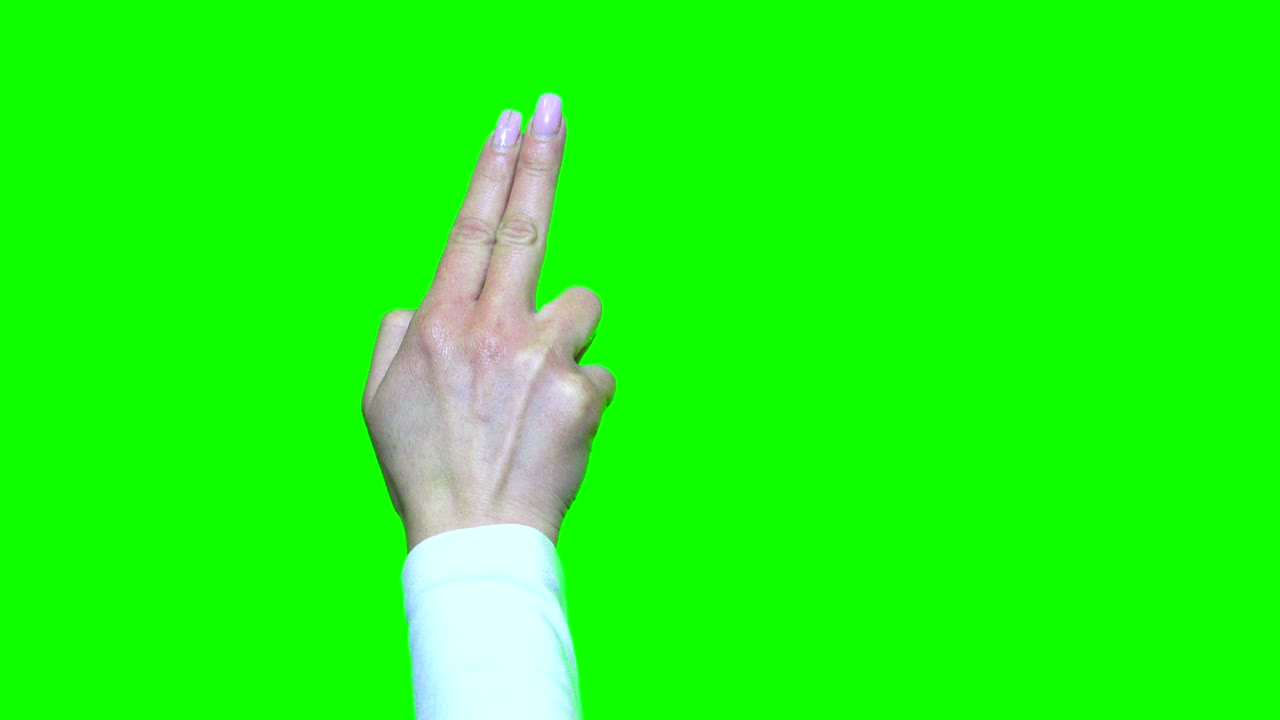 gestos de la mano. pantalla táctil. mano femenina que muestra gestos multitáctiles en pantalla verde. video de stock uhd