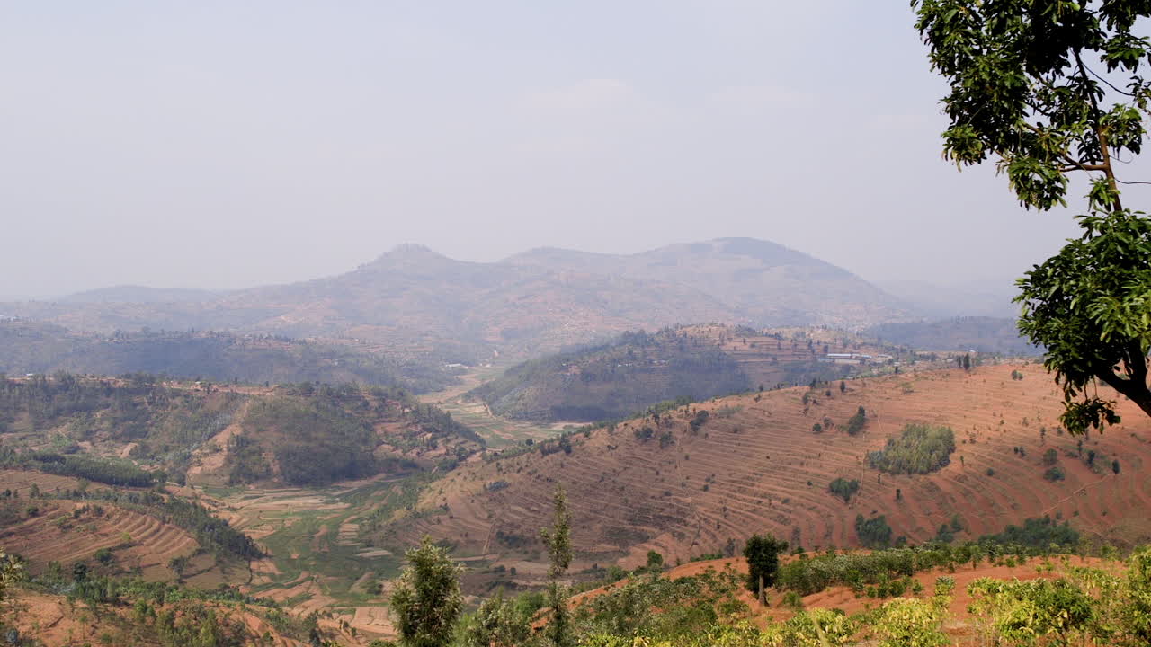 Colline e montagne in un'area rurale remota, Ruanda, Africa