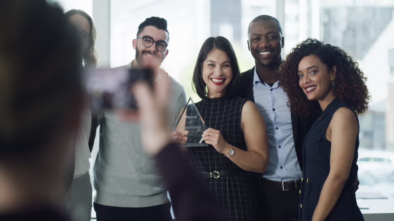 el trabajo duro te dará muchas recompensas.