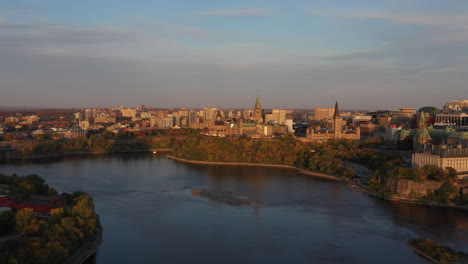 Parliament-Hill-Ottawa-Kanada-Antenne-Goldene-Stunde