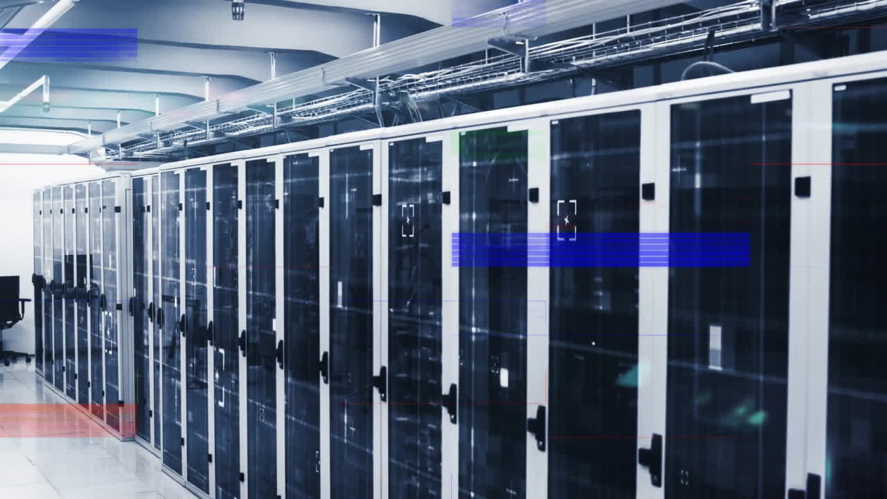 server racks in datacentrum met dataverwerkingsanimatie over blauwe en rode balken