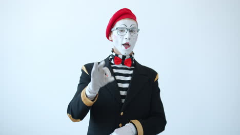mime artist in performance