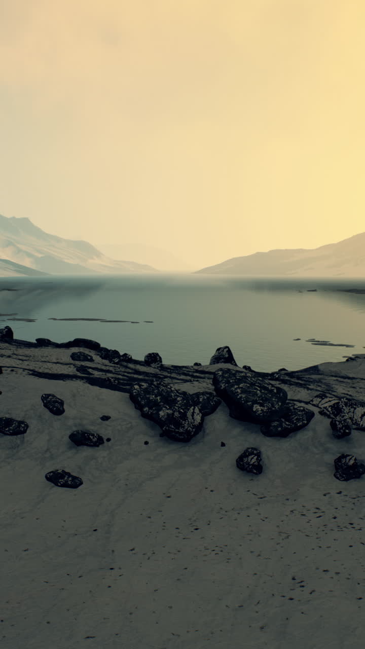 un hermoso paisaje con un lago y montañas