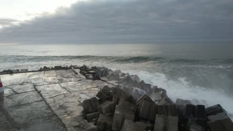 wave crash into rocks, turbulent ocean