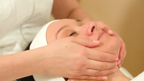 massage of face at beauty treatment salon