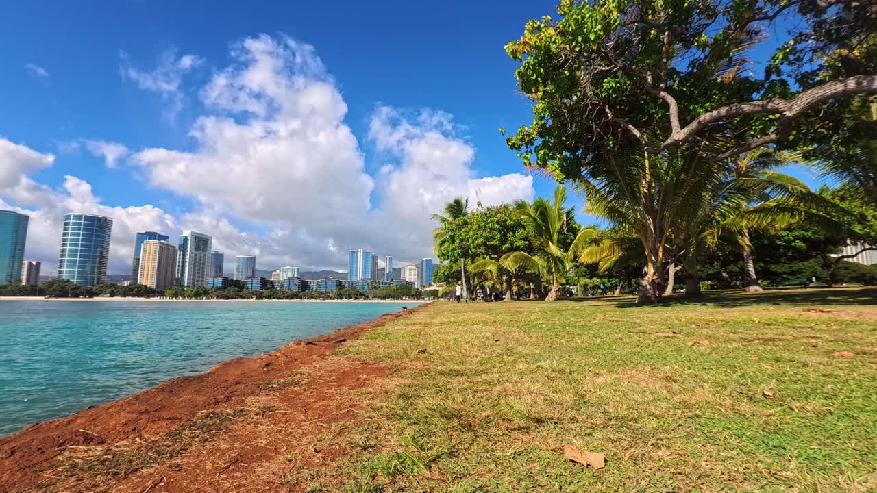 Honolulu, Hawaii: vista panoramica del paesaggio del Parco della Spiaggia di Ala Moana.