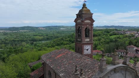 Nahaufnahme-Luftflug-Hervorhebung-Parrocchia-S