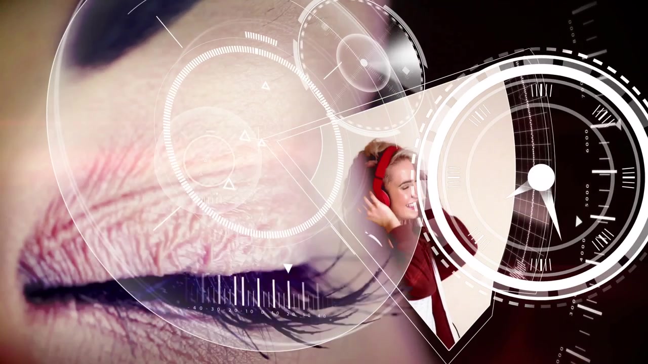 Animación de escaneo de alcance y reloj sobre el ojo de una mujer caucásica