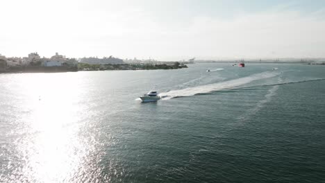 Barco-Saliendo-De-La-Antigua-Bahía-De-San-Juan-Después-De-La-Pesca-Del-70º-Torneo-Internacional-De-Marlines-3