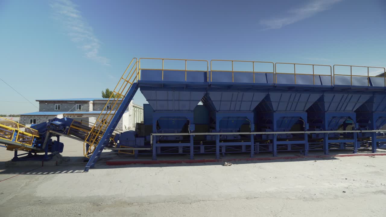 nueva fábrica de cemento ucraniana. vista desde el suelo