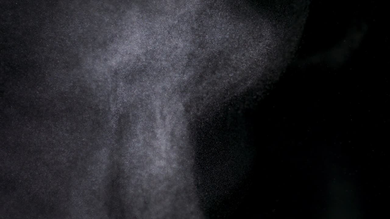 검은 바탕에 분리 된 파우더