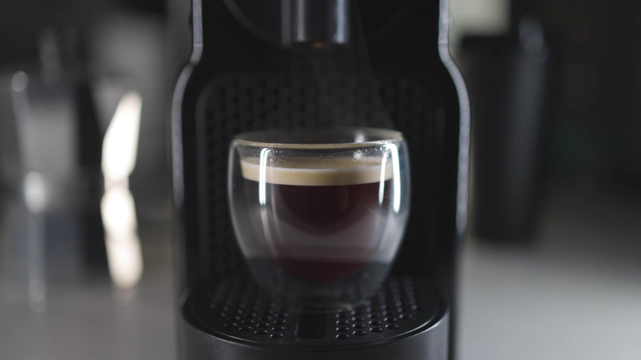 Chile Coffee Santiago Machine slow motion serving cup