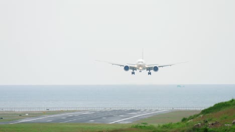 widebody aircraft landing