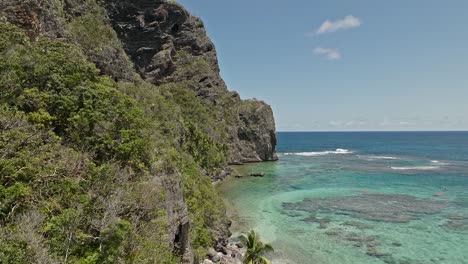 Stunning-sandy-beach-and-tourists-relaxing-at-Playa-Fronton,-Las-Galeras-in-Dominican-Republic