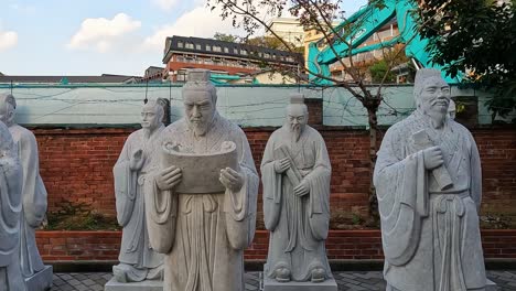 statues-at-Cofucius-Shrine-in-Nagasaki,-Japan