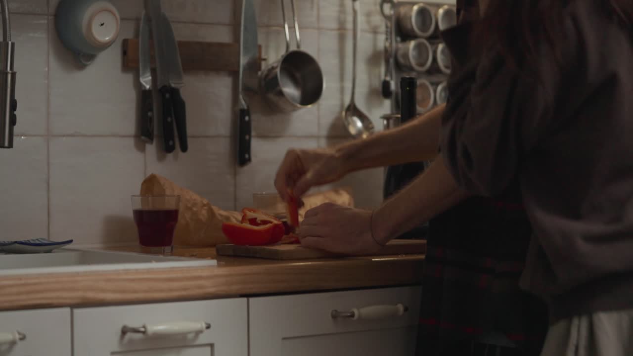 부에서 음식을 준비하는 것