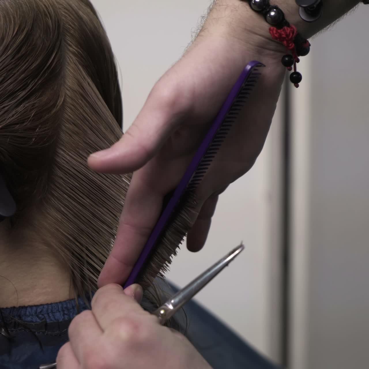 cortar el cabello en el salón