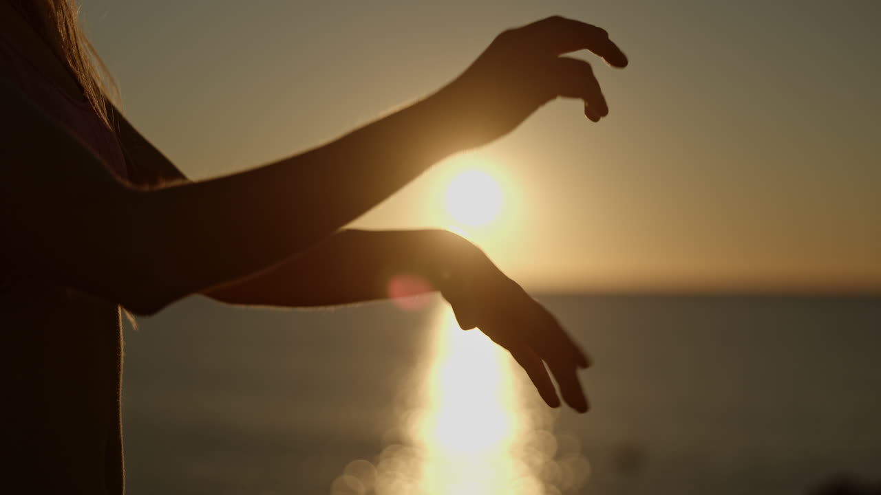 바다 에서 해가 뜨면 리의 팔