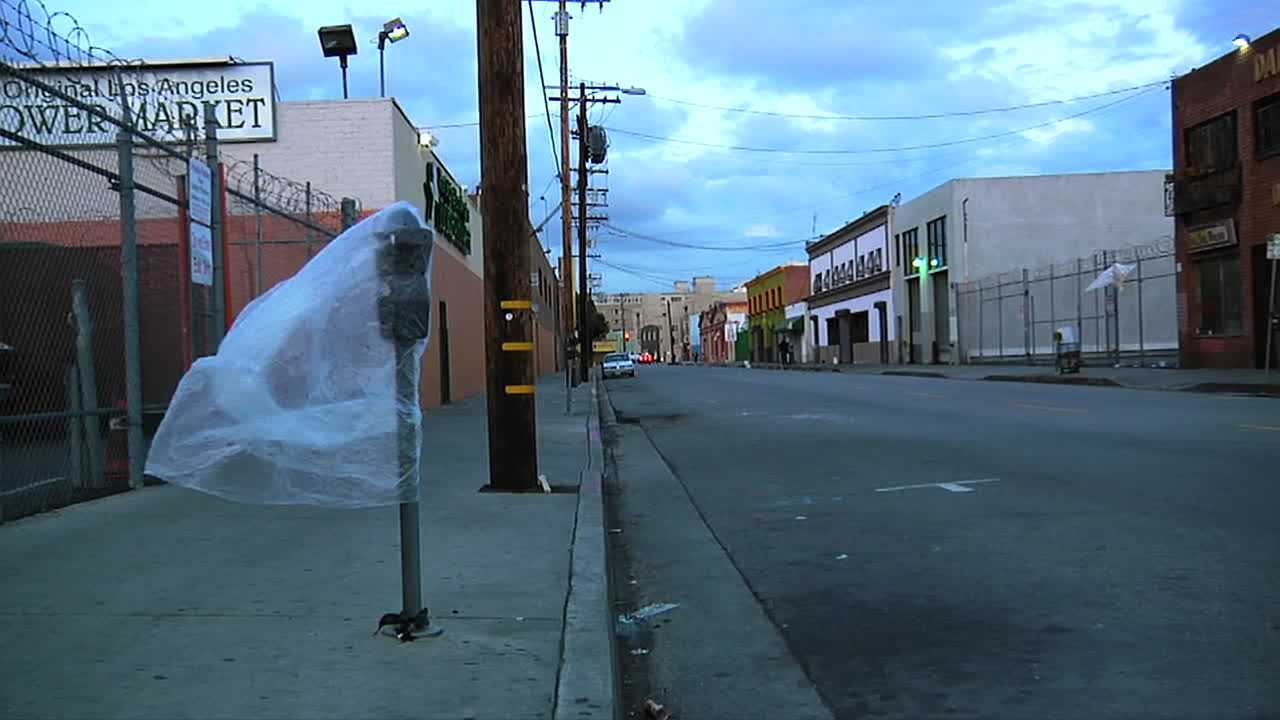 로스앤젤레스의 텅 빈 거리