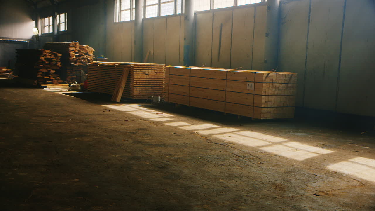 제재소 1의 대형 목재 창고