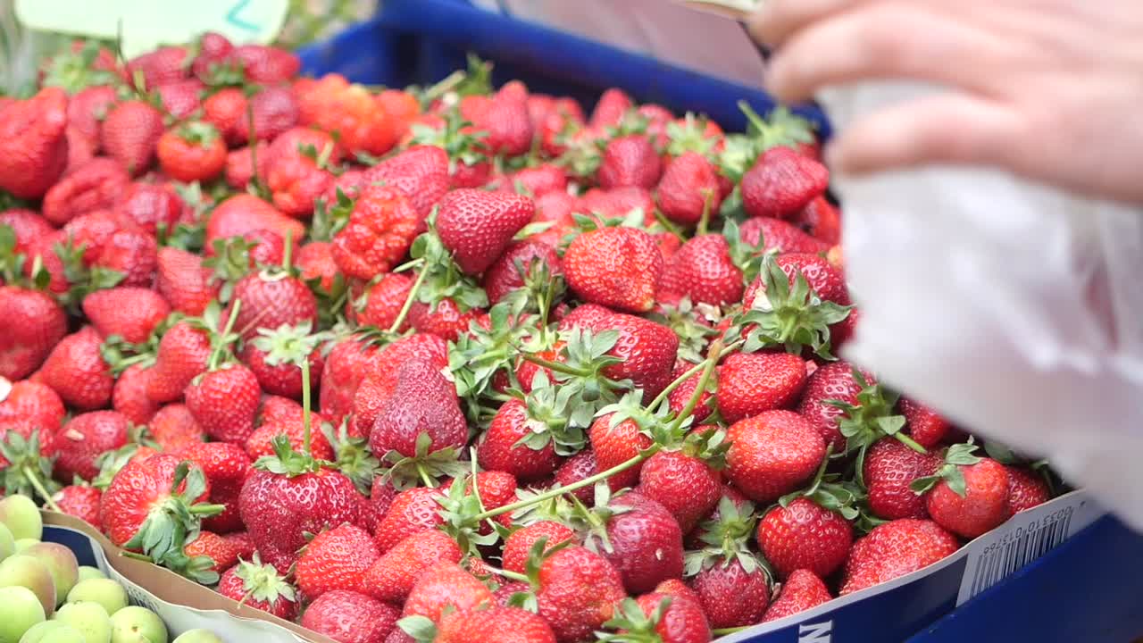 fresas en un mercado