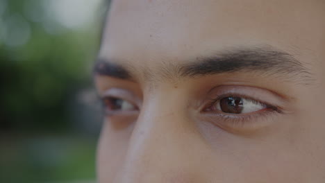 primer plano de la cara y los ojos de una persona