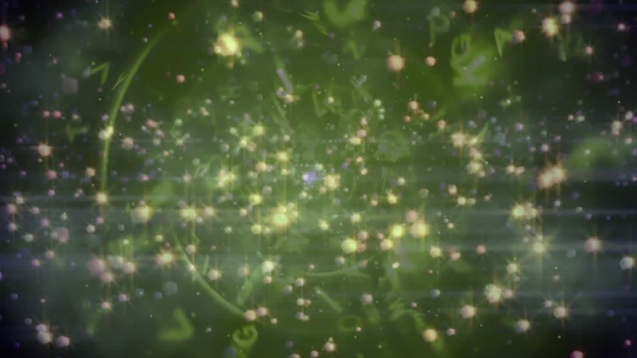 검은 바탕에 연기와 글자 위에 떠오르는 크리스마스 불빛의 애니메이션