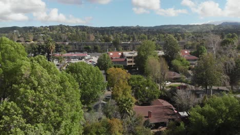 Imágenes-Aéreas-De-La-Ciudad-De-Woodland-Hills,-California.