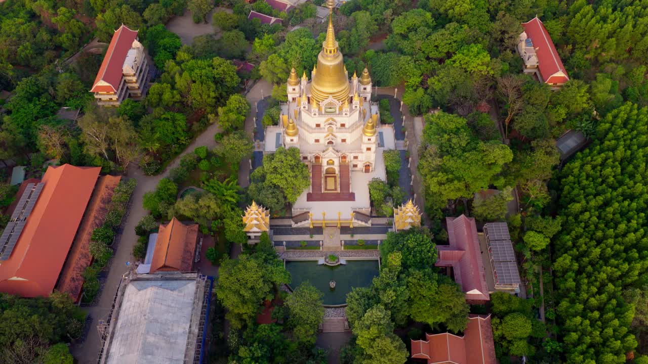 Góc nhìn từ flycam chùa Bửu Long tại Quận 9, thành phố Thủ Đức - Thành phố Hồ Chí Minh, miền Nam Việt Nam