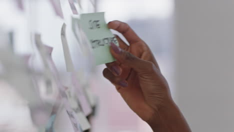 close-up-african-american-business-woman-using-sticky-notes-brainstorming-ideas-problem-solving-with-creative-mind-map-planning-strategy-in-office-working-on-solution