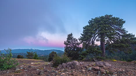 cielo colorido desde el pico del monte olimpo en chipre