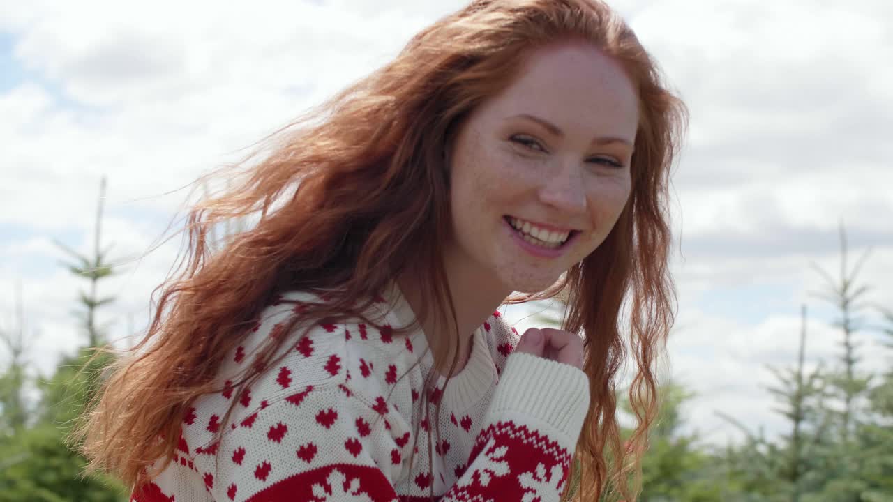 숲에서 춤을 추는 여자