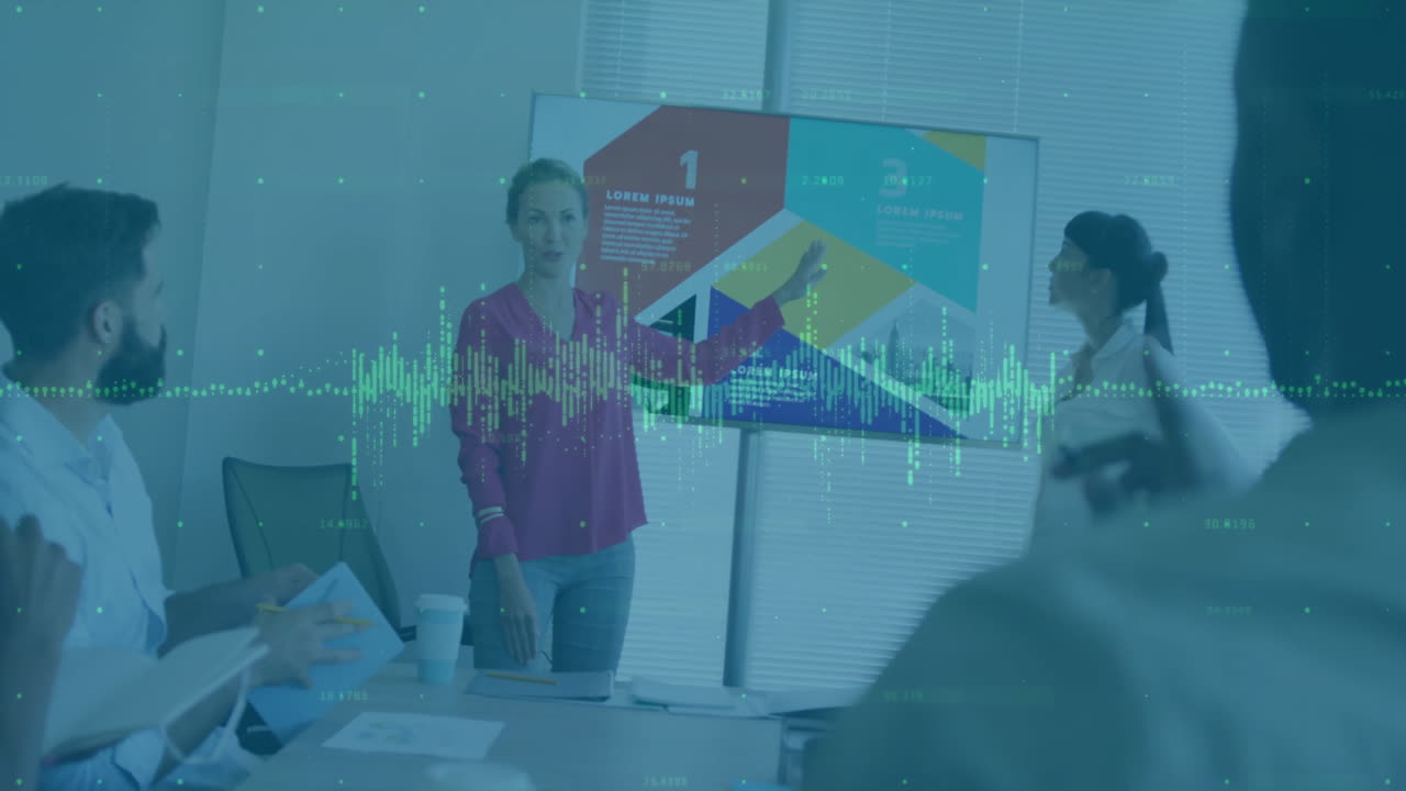 animación del procesamiento de datos financieros sobre diversas personas de negocios en la oficina