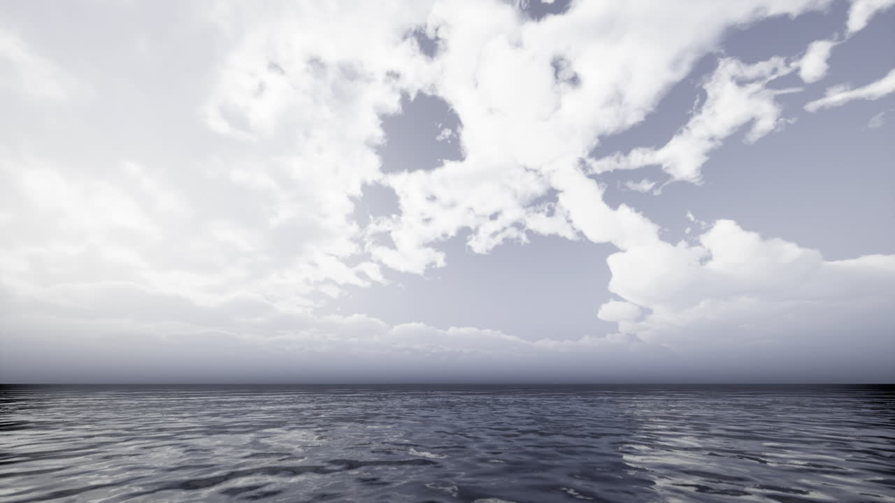 cielo nublado sobre las aguas tranquilas del océano al crepúsculo con ondas suaves