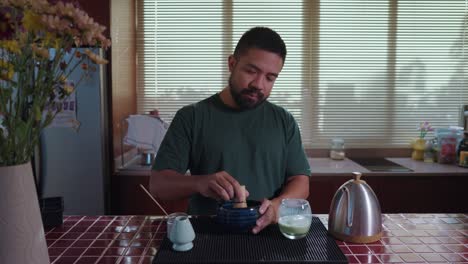 making matcha tea